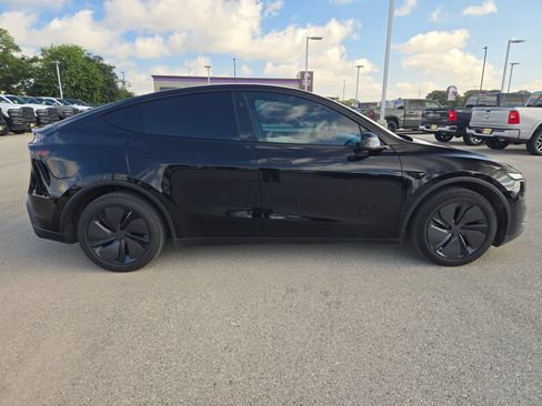 Used 2026 Tesla Model Y 2WD image 2