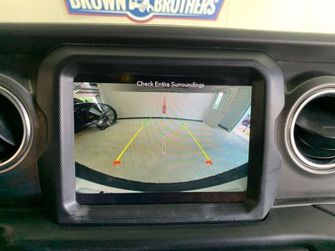 Used 2021 Jeep Wrangler Unlimited Sahara image 40