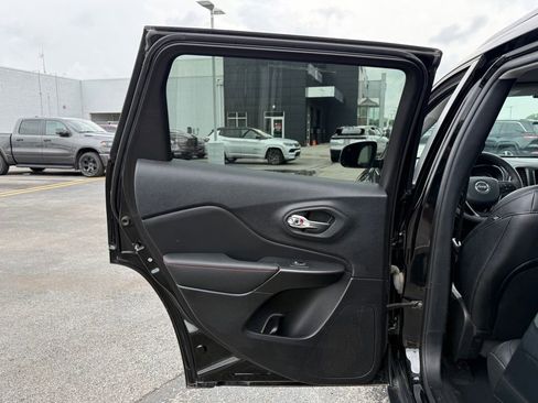Used 2022 Jeep Cherokee Trailhawk w/ Trailer Tow Group AWD/4WD image 19