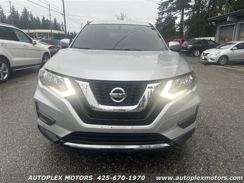 Used 2017 Nissan Rogue S image 2