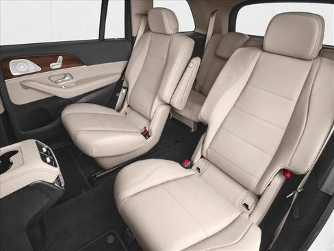 New 2026 Mercedes-Benz GLS 450 4MATIC image 9