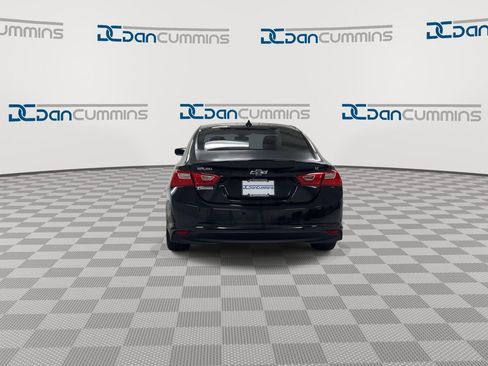 Used 2017 Chevrolet Malibu LT FWD image 7