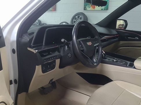 Used 2023 Cadillac Escalade Premium Luxury w/ Performance Package image 10