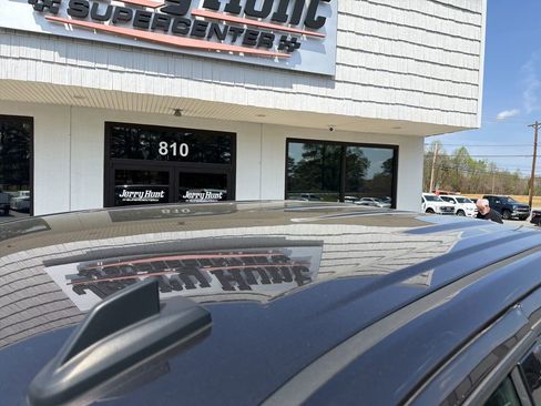 Used 2024 GMC Sierra 1500 Elevation image 12