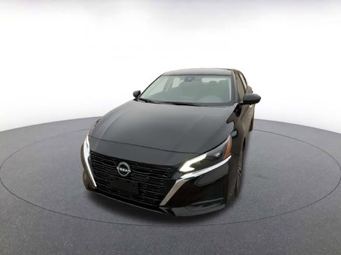 Used 2024 Nissan Altima 2.5 SV image 7