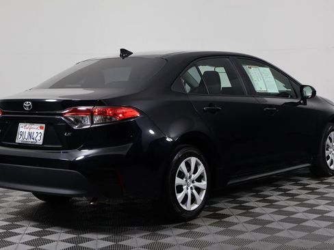 Used 2025 Toyota Corolla LE FWD image 4