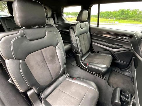 Used 2023 Jeep Grand Cherokee L Laredo AWD/4WD image 21