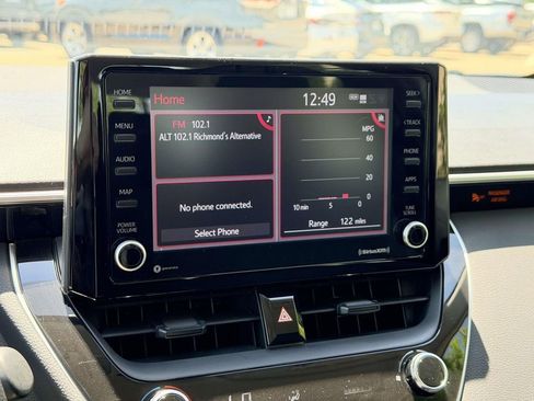 Used 2022 Toyota Corolla LE FWD image 3