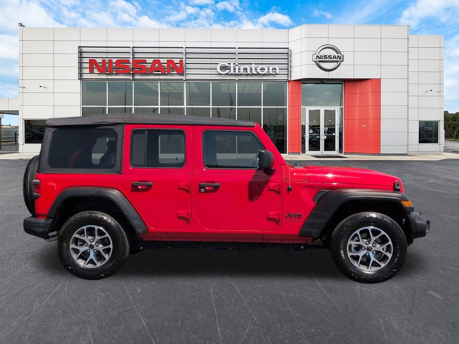 Used 2022 Jeep Wrangler Unlimited Sport AWD/4WD image 2