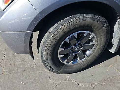 Used 2018 Nissan Frontier SV image 4