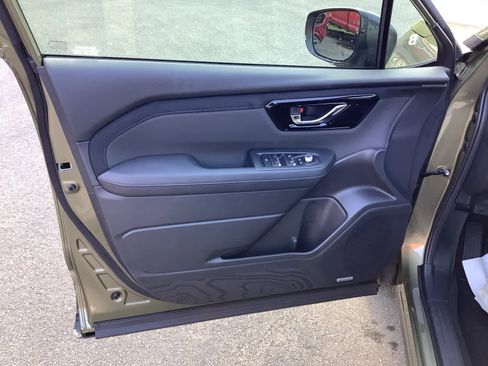 New 2025 Subaru Forester Limited image 9