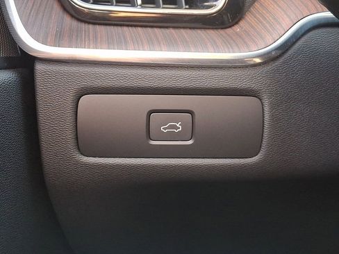 Used 2024 Volvo XC60 B5 Plus w/ Protection Package Premier image 24