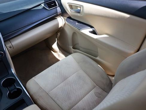 Used 2015 Toyota Camry LE image 25