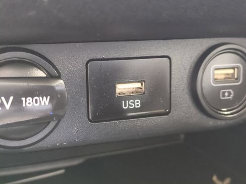 Used 2023 Hyundai Elantra Limited w/ Preferred Accessory Package FWD image 22