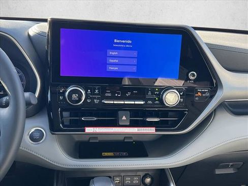 New 2025 Toyota Highlander Limited image 12