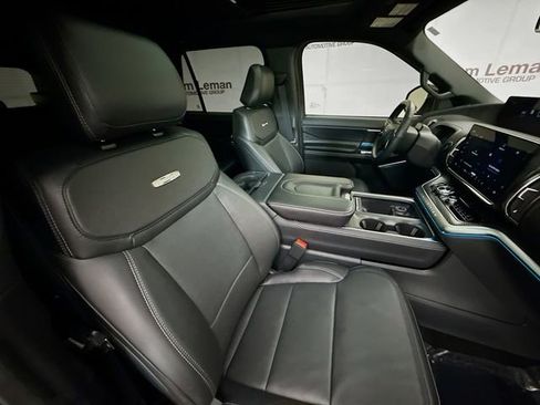 Used 2025 Ford Expedition Platinum w/ Stealth Appearance Package AWD/4WD image 31