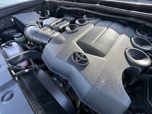 Used 2020 Toyota 4Runner Venture w/ Moonroof Package AWD/4WD image 31