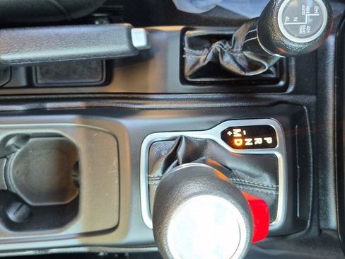 Certified 2025 Jeep Wrangler Unlimited Rubicon 4xe w/ Convenience Group AWD/4WD image 21