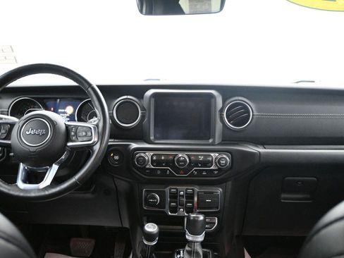 Used 2020 Jeep Gladiator Overland image 12