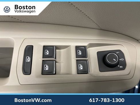 Certified 2022 Volkswagen Atlas SEL R-Line image 31