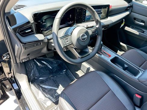 New 2025 Nissan Kicks SR image 6