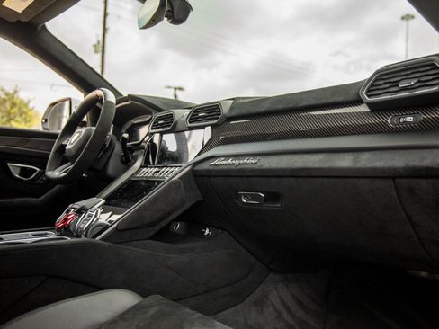 Used 2024 Lamborghini Urus Performante image 49