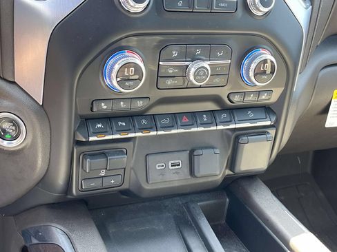 Used 2019 GMC Sierra 1500 SLT w/ SLT Premium Plus Package AWD/4WD image 31