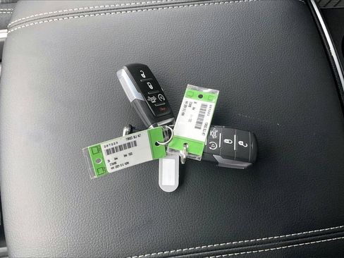 New 2026 RAM 1500 4x4 Crew Cab image 31