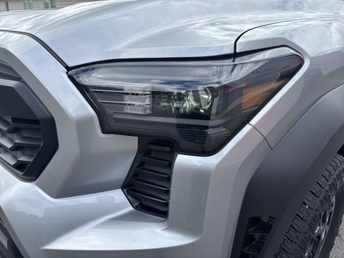New 2026 Toyota Tacoma 4x4 Double Cab image 9