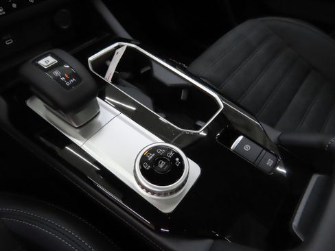 New 2025 Mitsubishi Outlander SE image 15