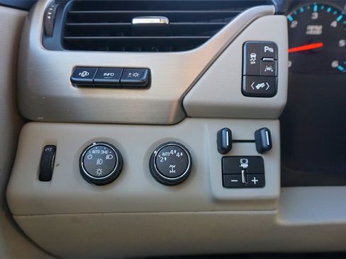 Used 2017 GMC Yukon XL Denali image 4