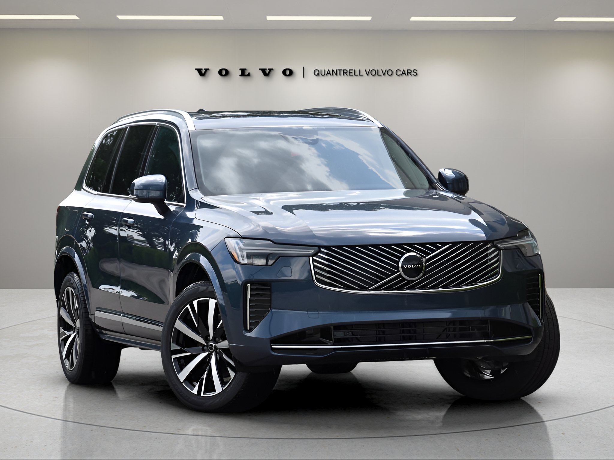Used 2025 Volvo XC90 B5 Core w/ Protection Package Premier AWD/4WD image 1
