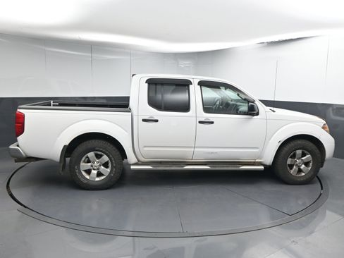 Used 2012 Nissan Frontier SV image 9