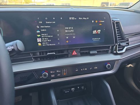 Used 2025 Kia Sportage EX w/ Premium Package FWD image 19