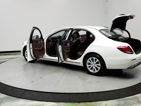 Used 2017 Mercedes-Benz E 300 4MATIC image 12
