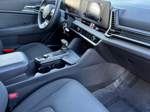 Used 2023 Kia Sportage LX image 18