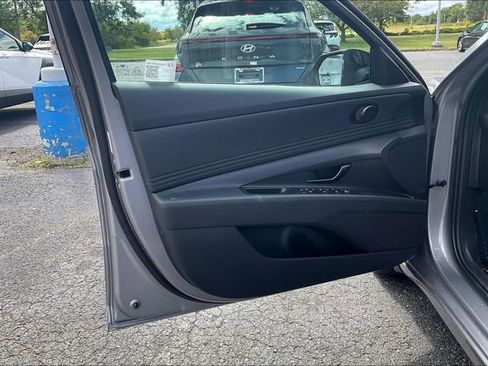 New 2025 Hyundai Elantra SEL image 23
