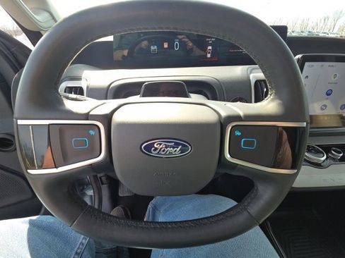 Used 2025 Ford Expedition Active image 40