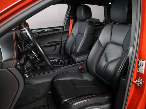 Certified 2024 Porsche Macan S AWD/4WD image 5
