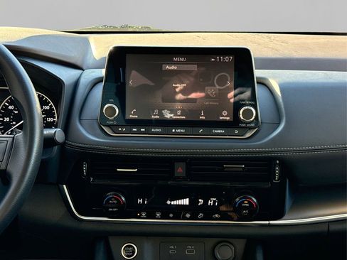 Used 2021 Nissan Rogue SV image 19