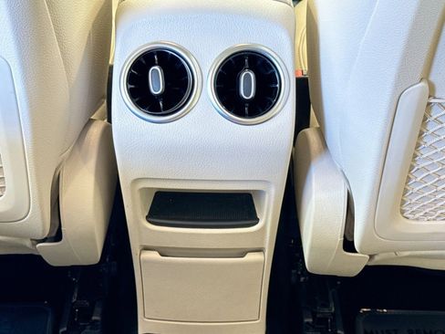 Used 2021 Mercedes-Benz GLB 250 4MATIC image 23