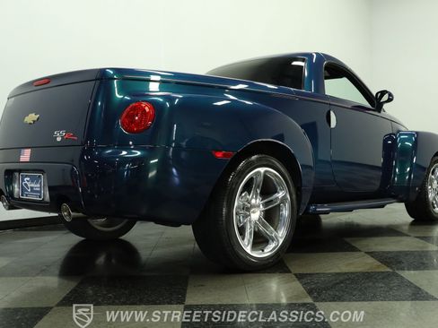 Used 2006 Chevrolet SSR w/ Preferred Equipment Group RWD image 26