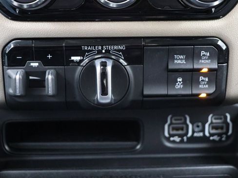 Used 2022 RAM 1500 Laramie AWD/4WD image 32