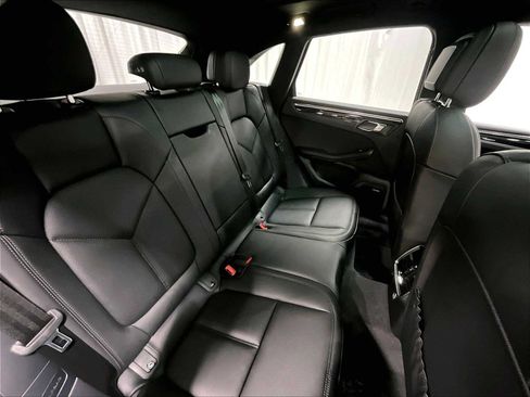 Used 2026 Porsche Macan AWD/4WD image 31