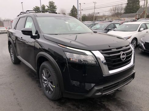 New 2025 Nissan Pathfinder SV image 15