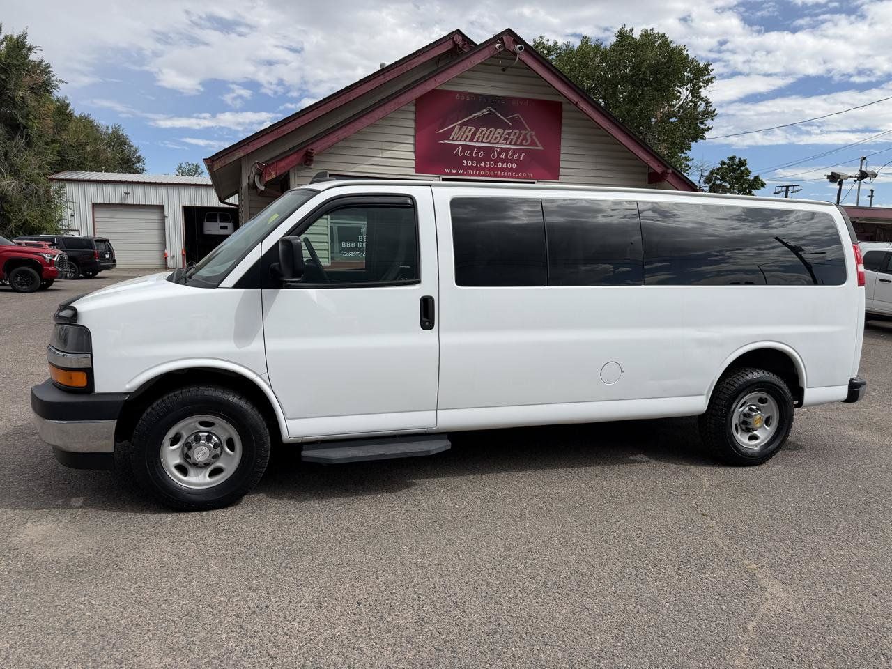 Used 2017 Chevrolet Express 3500 LT w/ LT Preferred Equipment Group RWD image 4