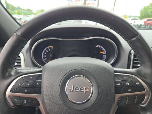 Certified 2021 Jeep Grand Cherokee Laredo X AWD/4WD image 35