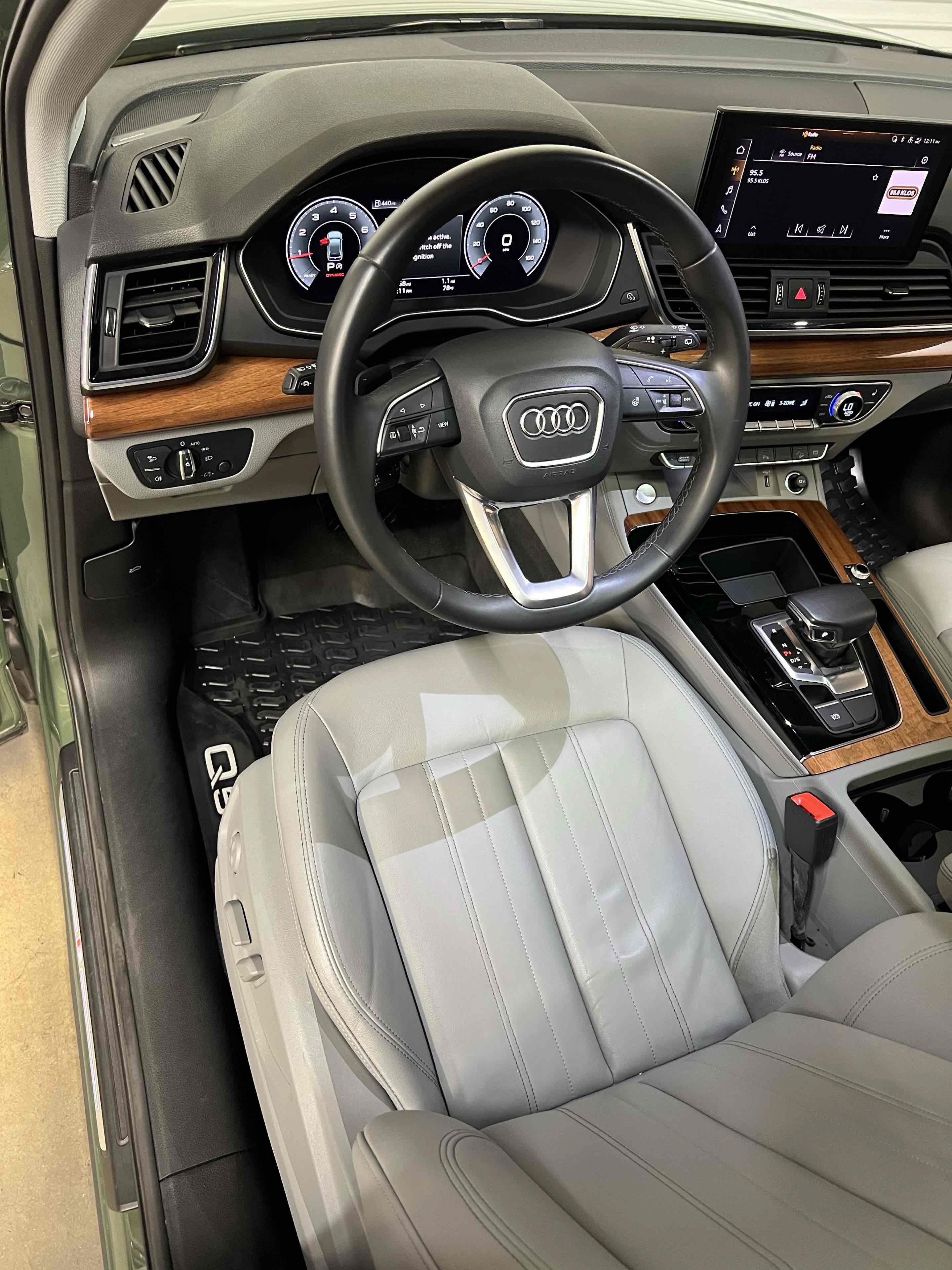 Used 2023 Audi Q5 2.0T Premium Plus w/ Premium Plus Package AWD/4WD image 32