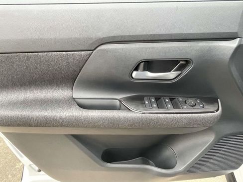 Used 2025 Nissan Kicks SV image 15