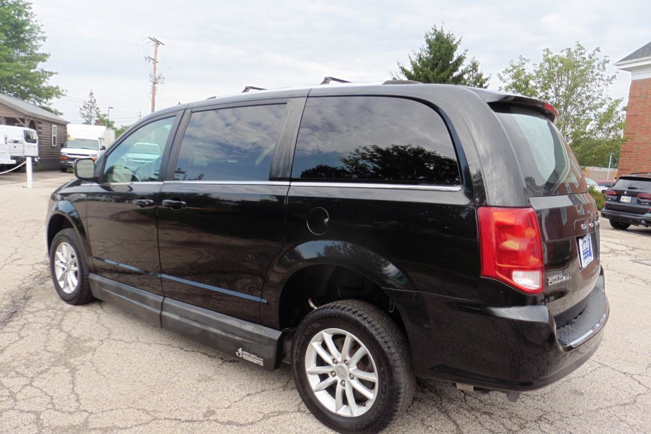 Used 2019 Dodge Grand Caravan SXT FWD image 2